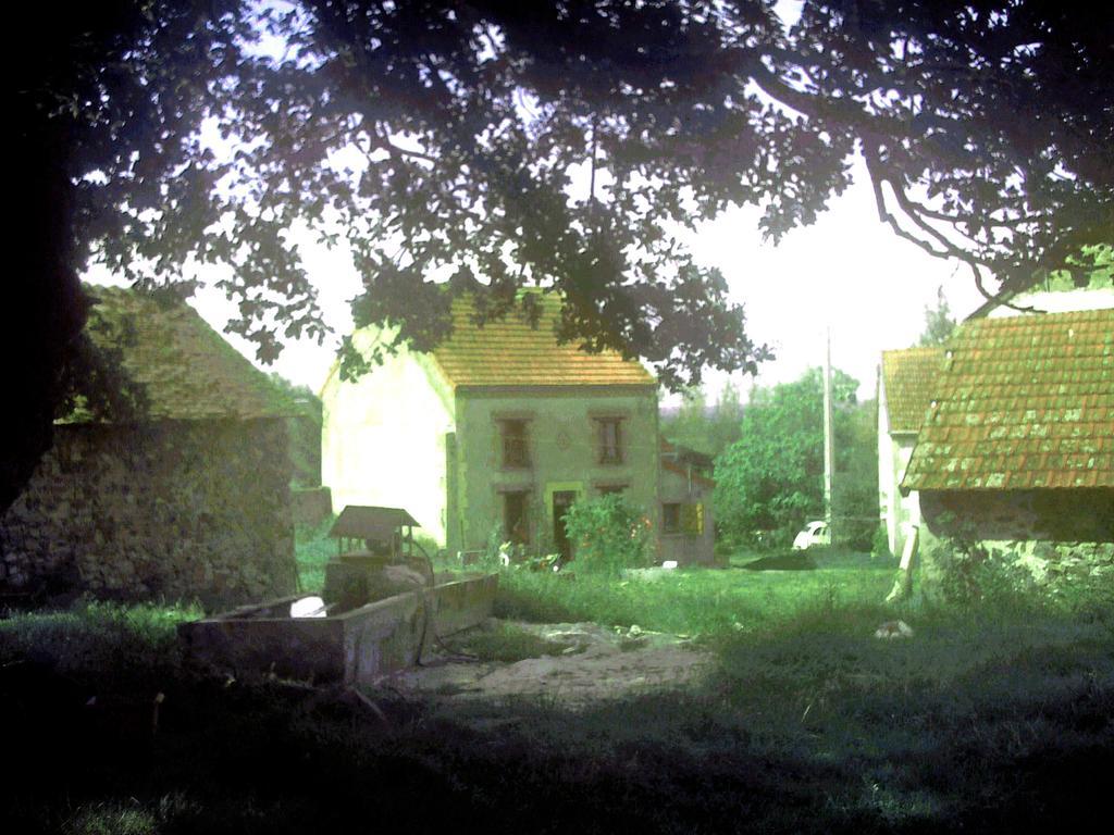 Les Chambres D'Helix Saint-Dizier-les-Domaines Exterior photo